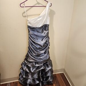 Jump Apparel  Metallic GreY Evening Dress size 3/4